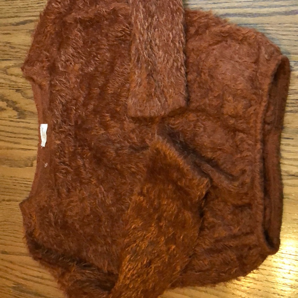 Women’s crew sweater